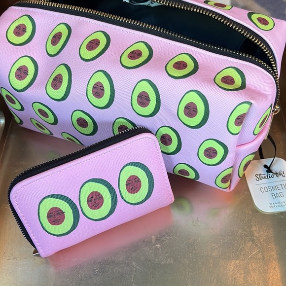 manicure set in “puppy pile” print-4 tools inside w/zip-closure -NWT - Picture 7 of 9